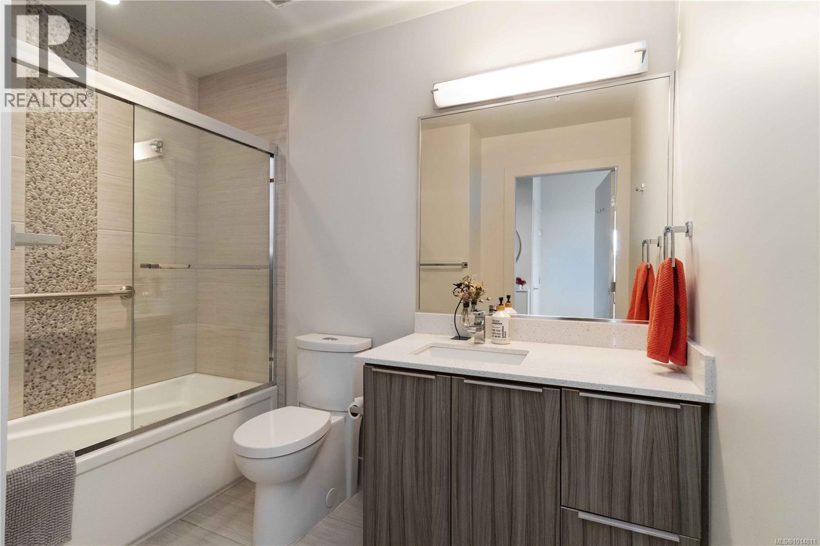 309 3815 Rowland Ave, Saanich