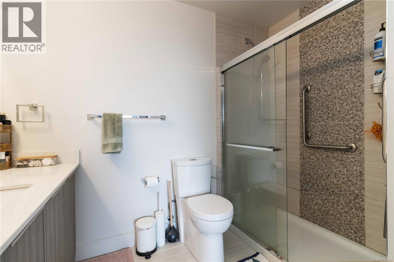 309 3815 Rowland Ave, Saanich