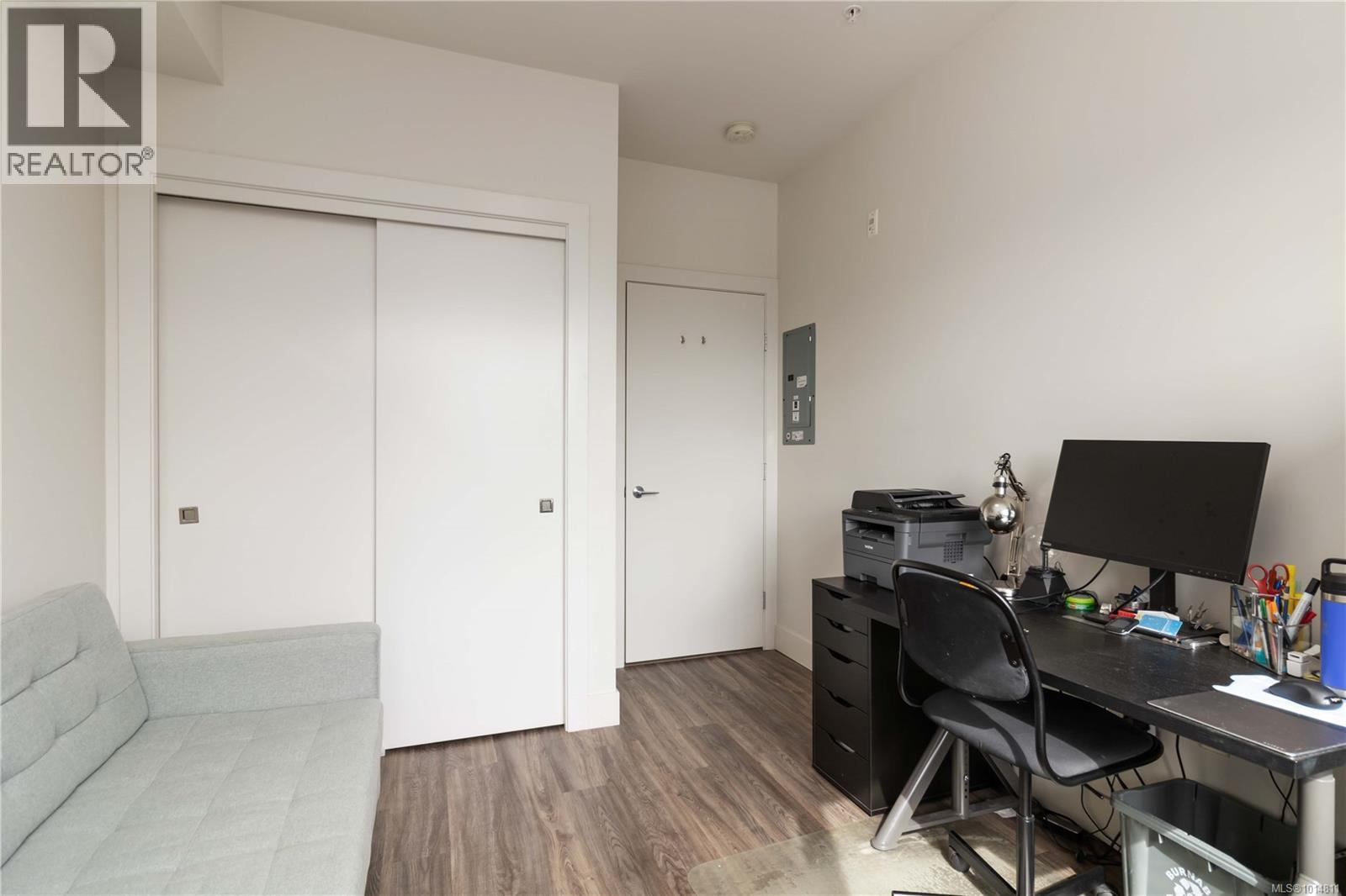 309 3815 Rowland Ave, Saanich