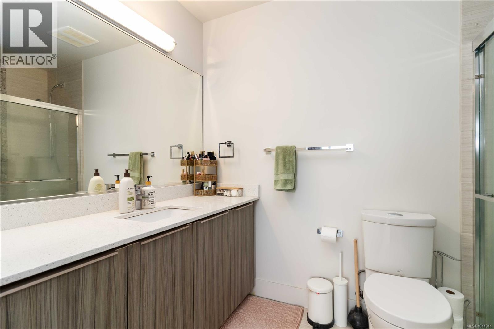 309 3815 Rowland Ave, Saanich
