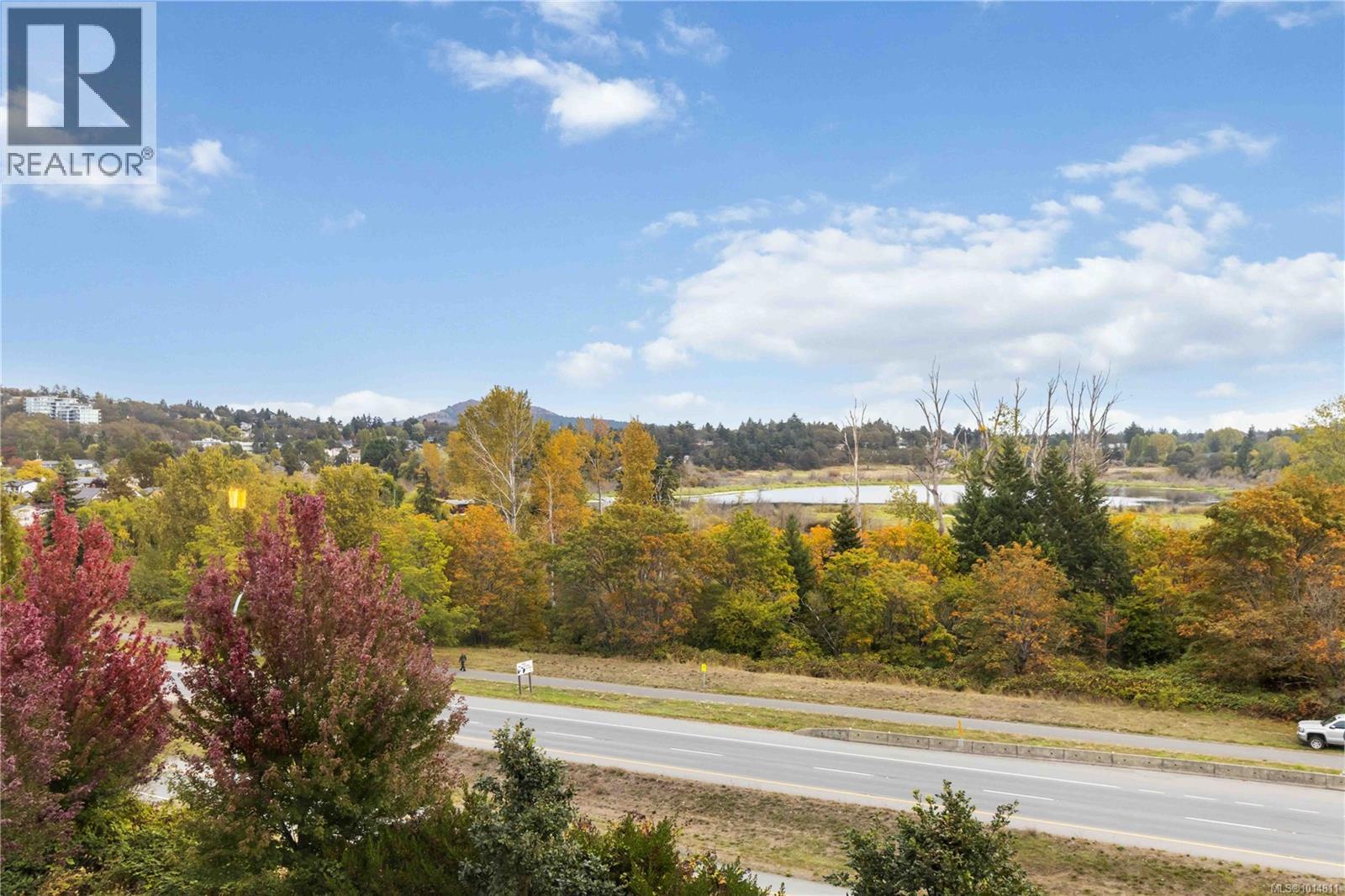 309 3815 Rowland Ave, Saanich