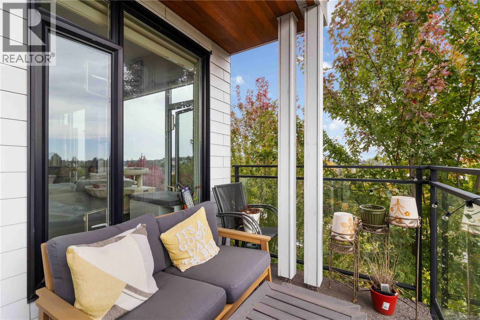309 3815 Rowland Ave, Saanich