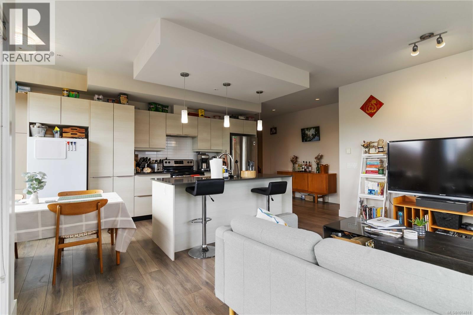 309 3815 Rowland Ave, Saanich