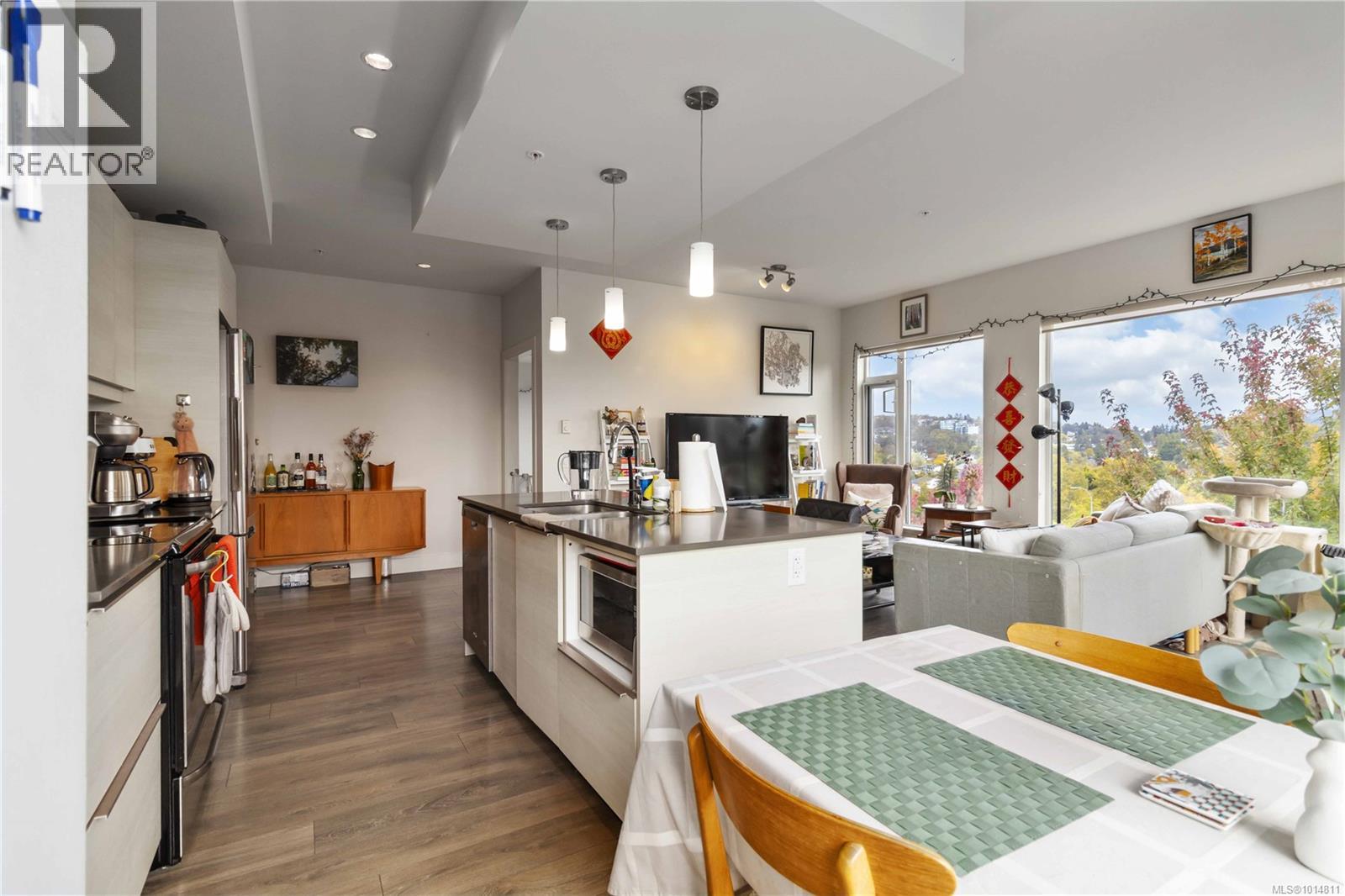 309 3815 Rowland Ave, Saanich