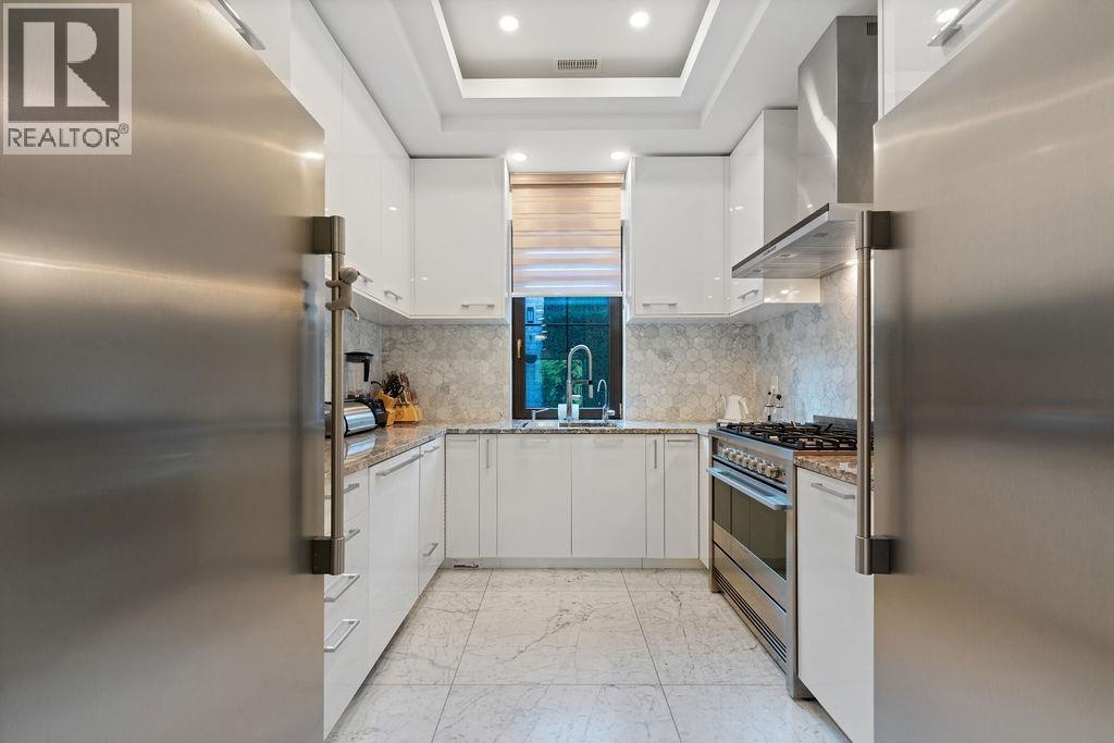 558 GLENROSS ROAD, West Vancouver