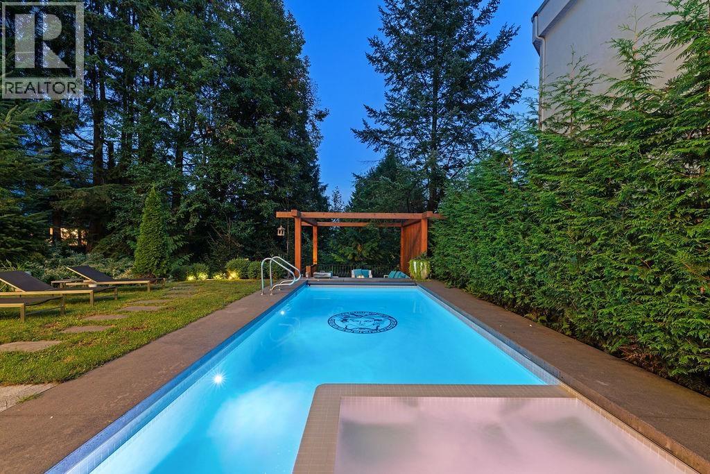 558 GLENROSS ROAD, West Vancouver