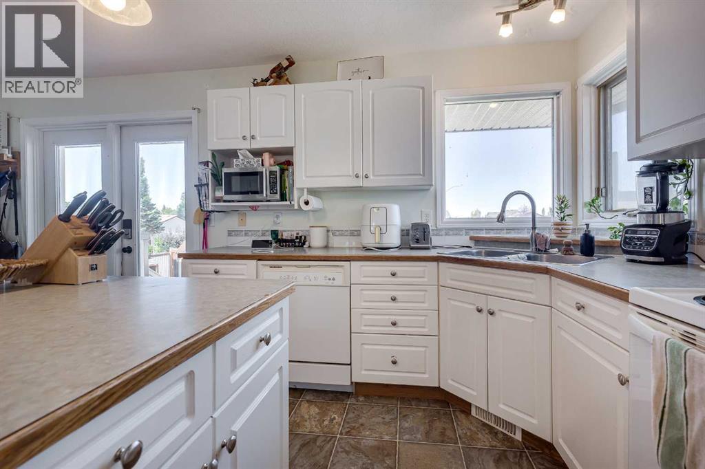 4 HARRISON Road, Sylvan Lake