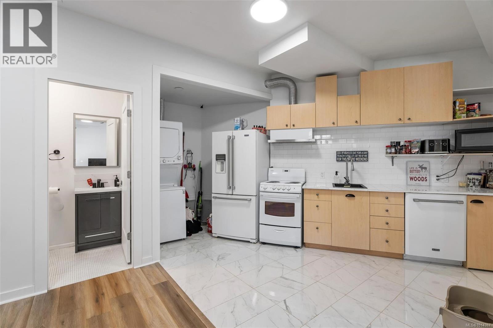  3447 Resolution Way, Colwood