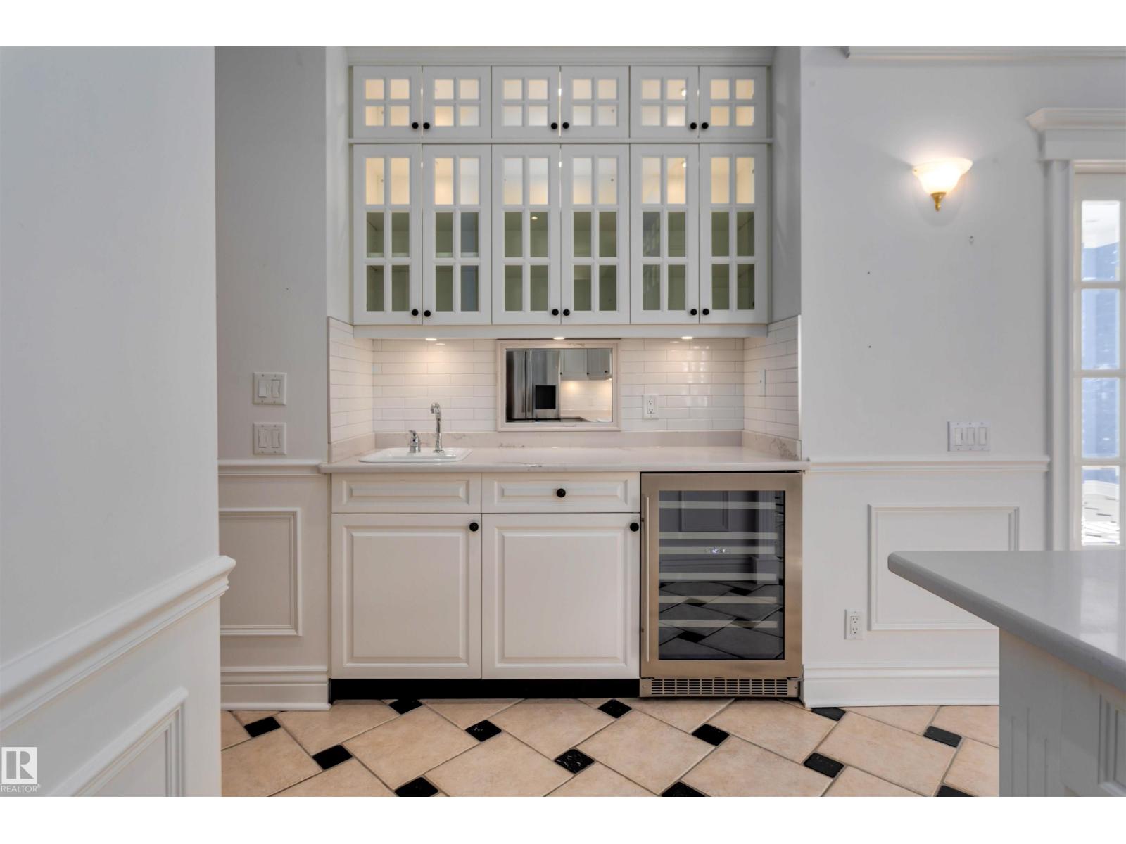 #102 11826 100 AV NW, Edmonton