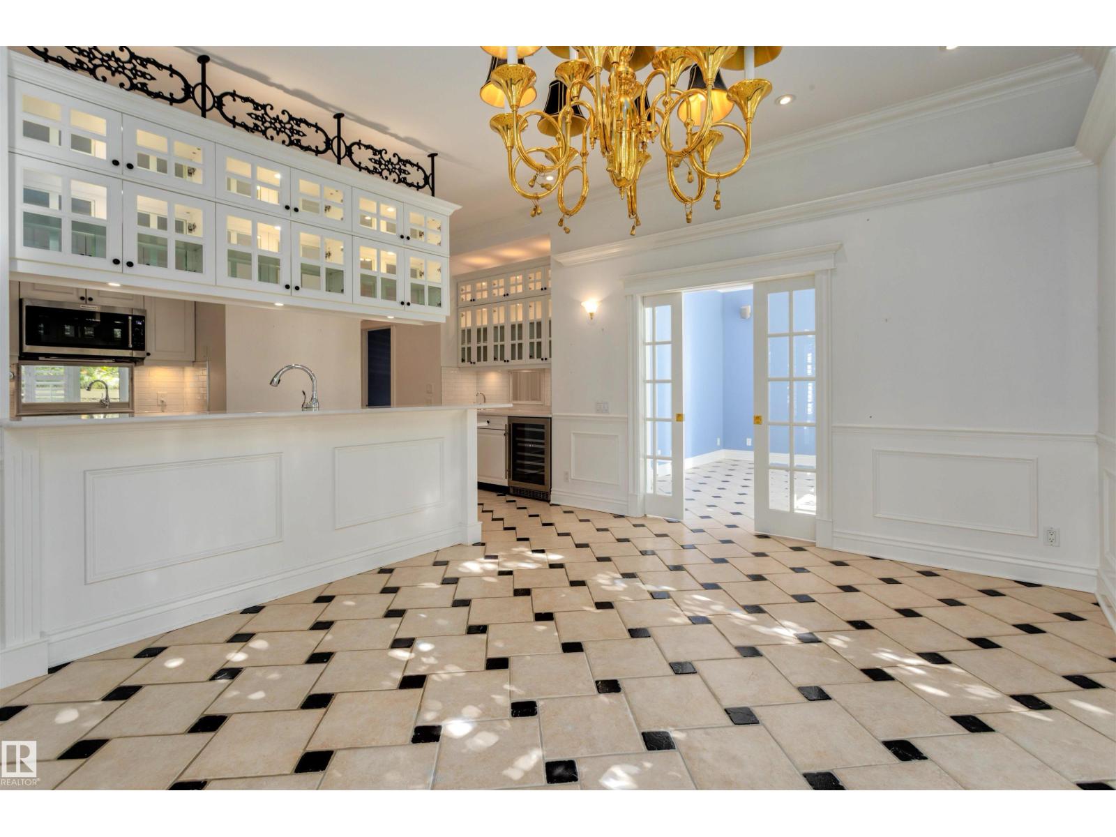 #102 11826 100 AV NW, Edmonton