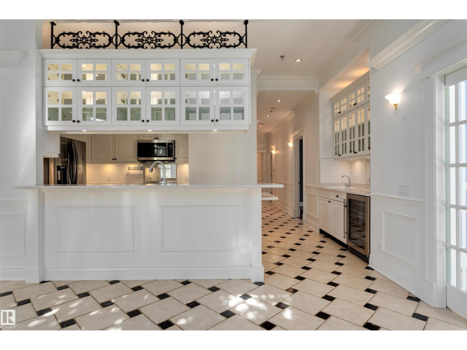 #102 11826 100 AV NW, Edmonton