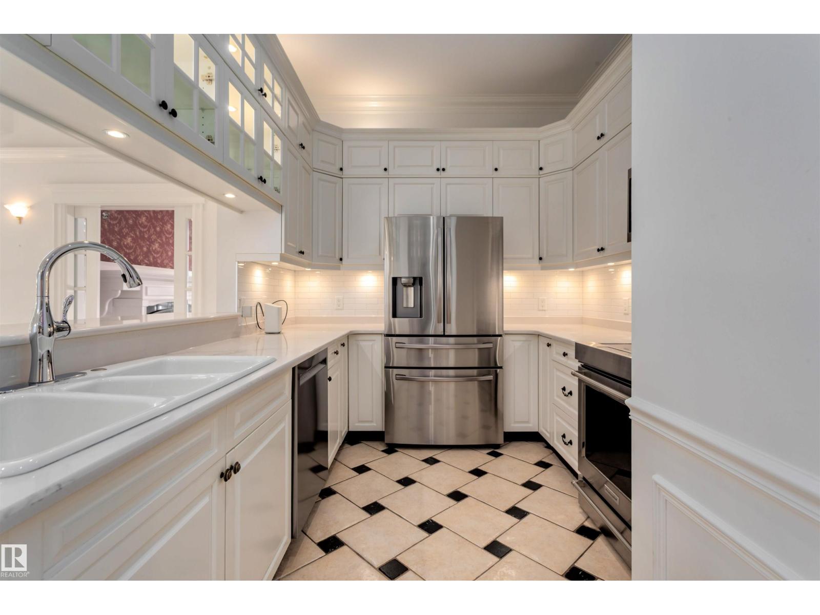 #102 11826 100 AV NW, Edmonton