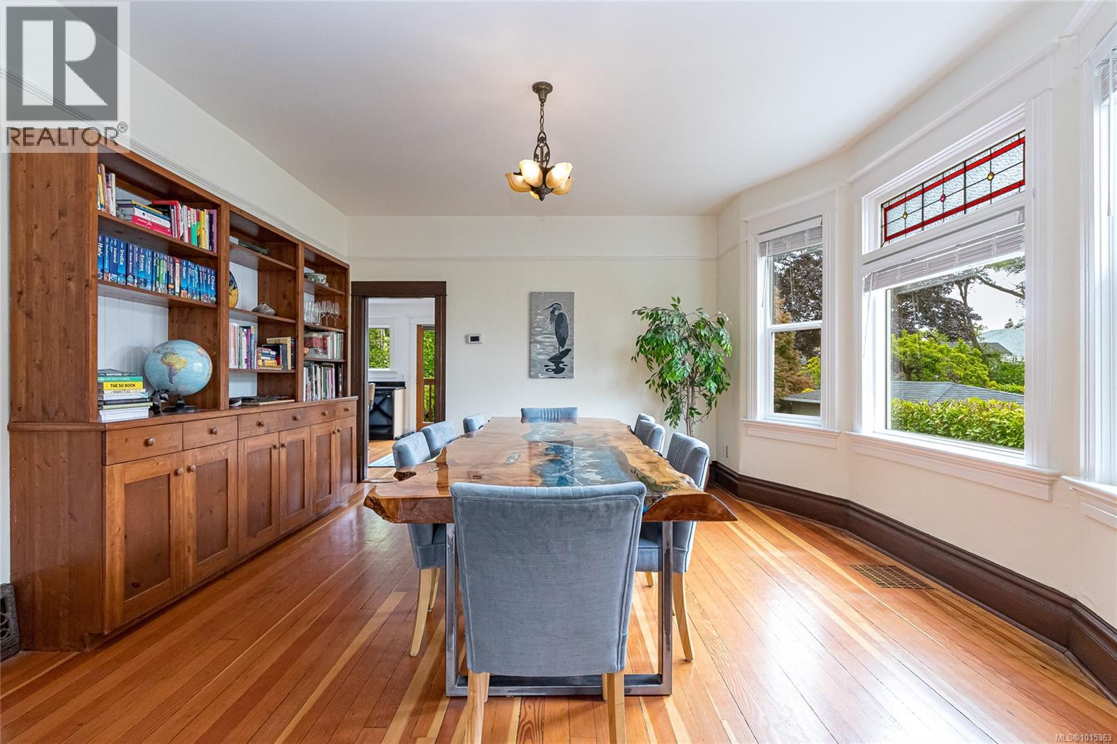  625 Harbinger Avenue, Victoria