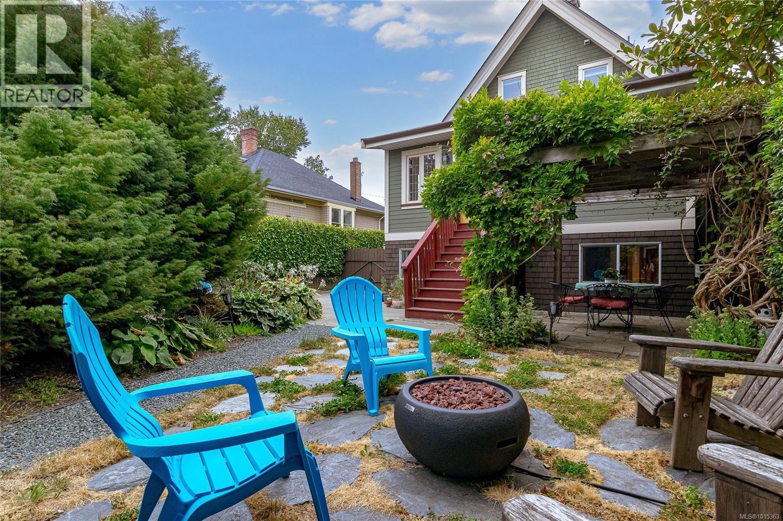  625 Harbinger Avenue, Victoria