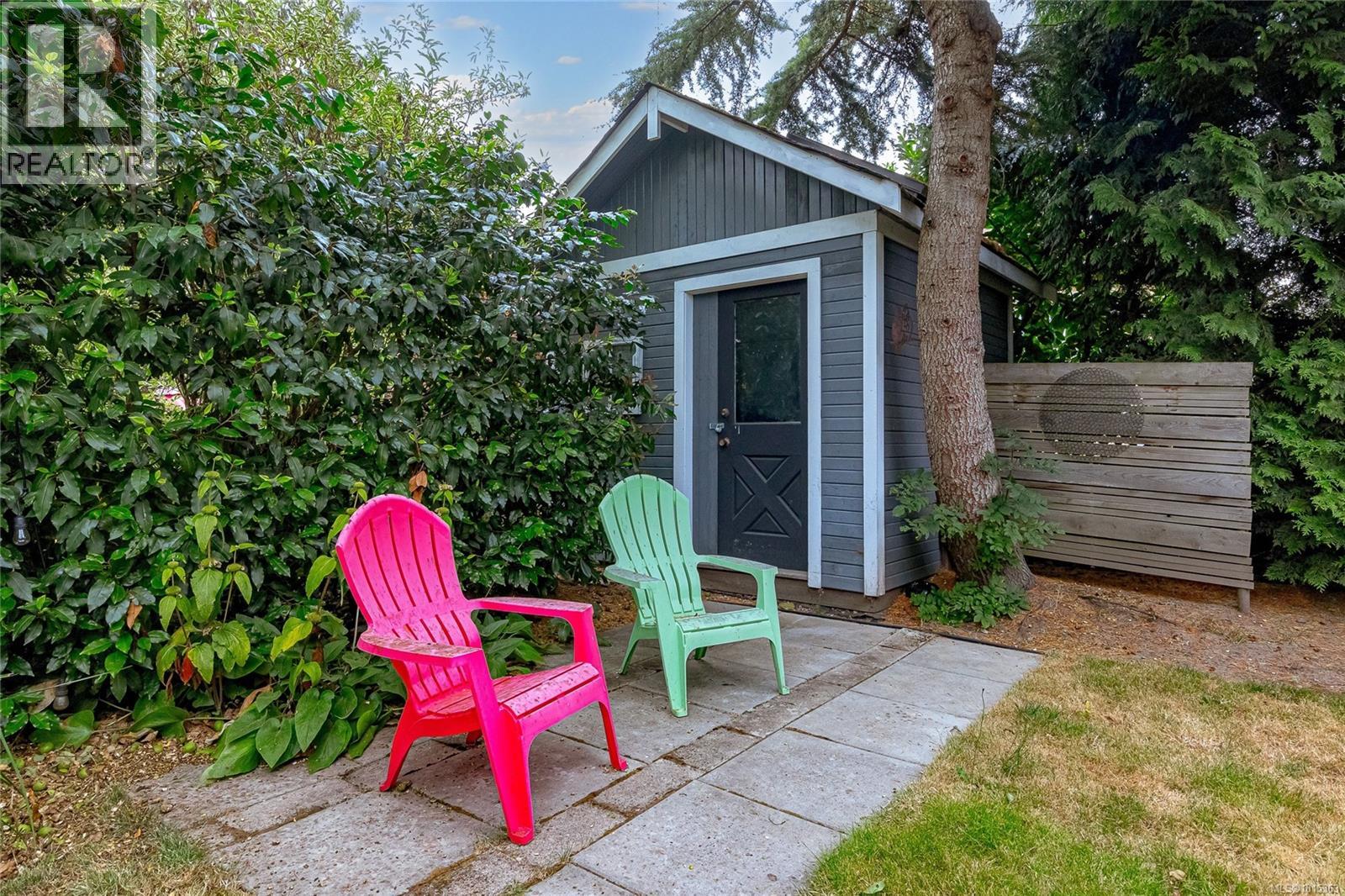  625 Harbinger Avenue, Victoria