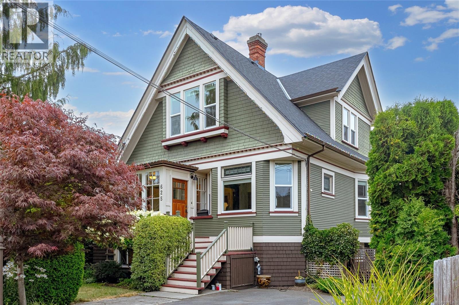  625 Harbinger Avenue, Victoria