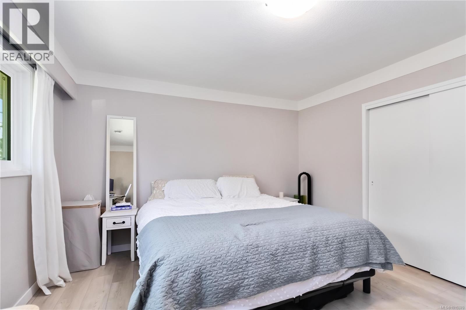  3700 Raymond Street South, Saanich