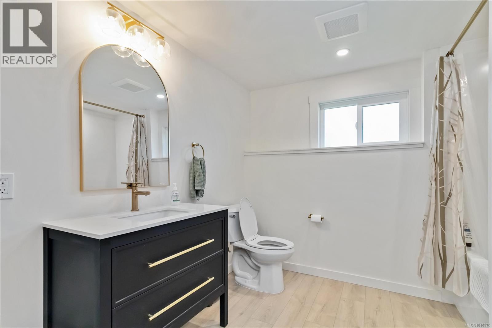  3700 Raymond Street South, Saanich