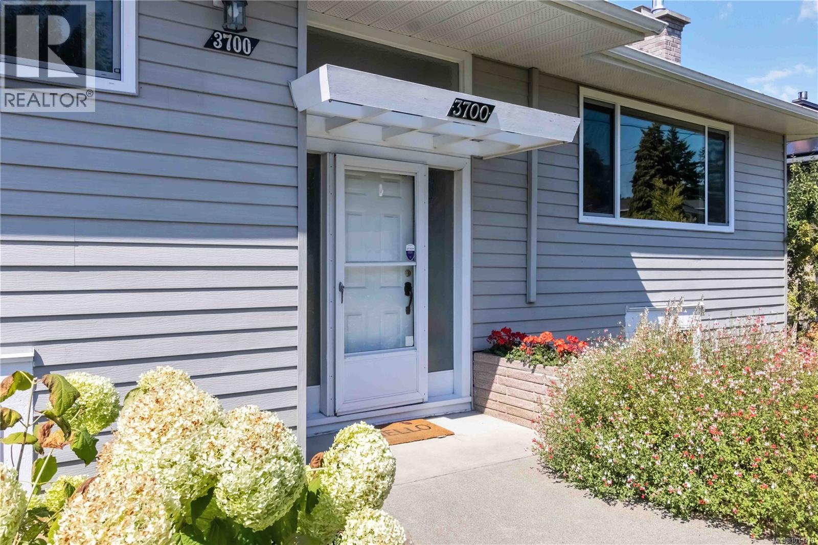  3700 Raymond Street South, Saanich