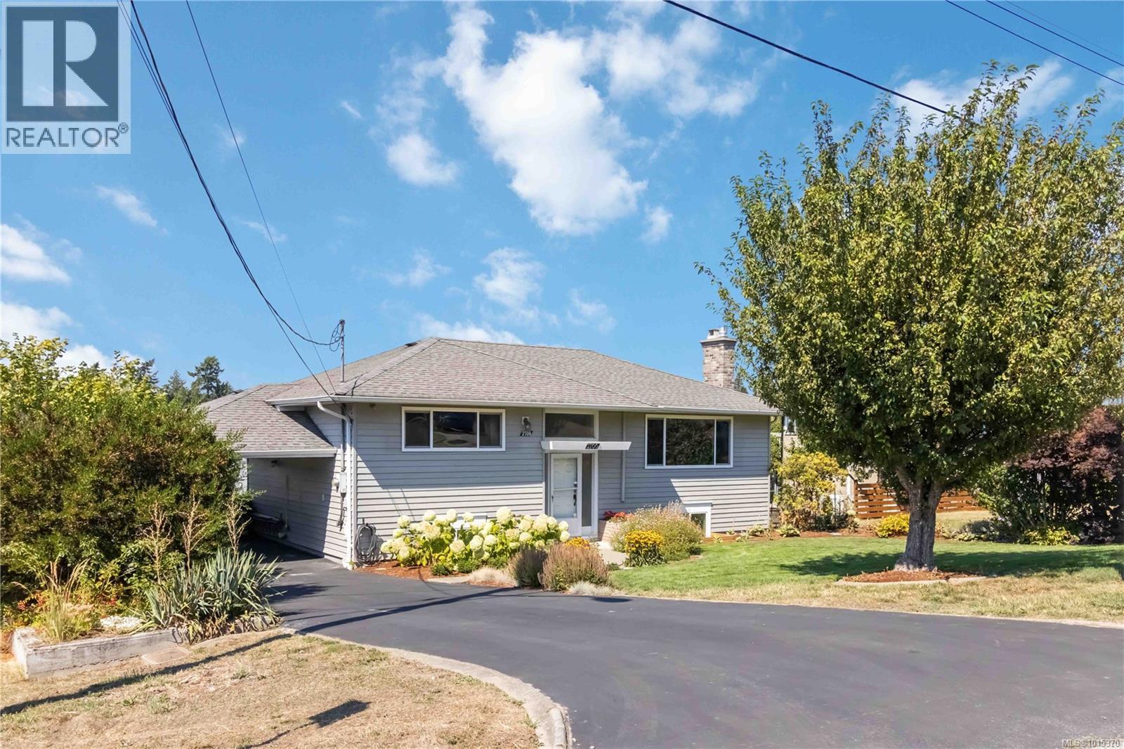  3700 Raymond Street South, Saanich