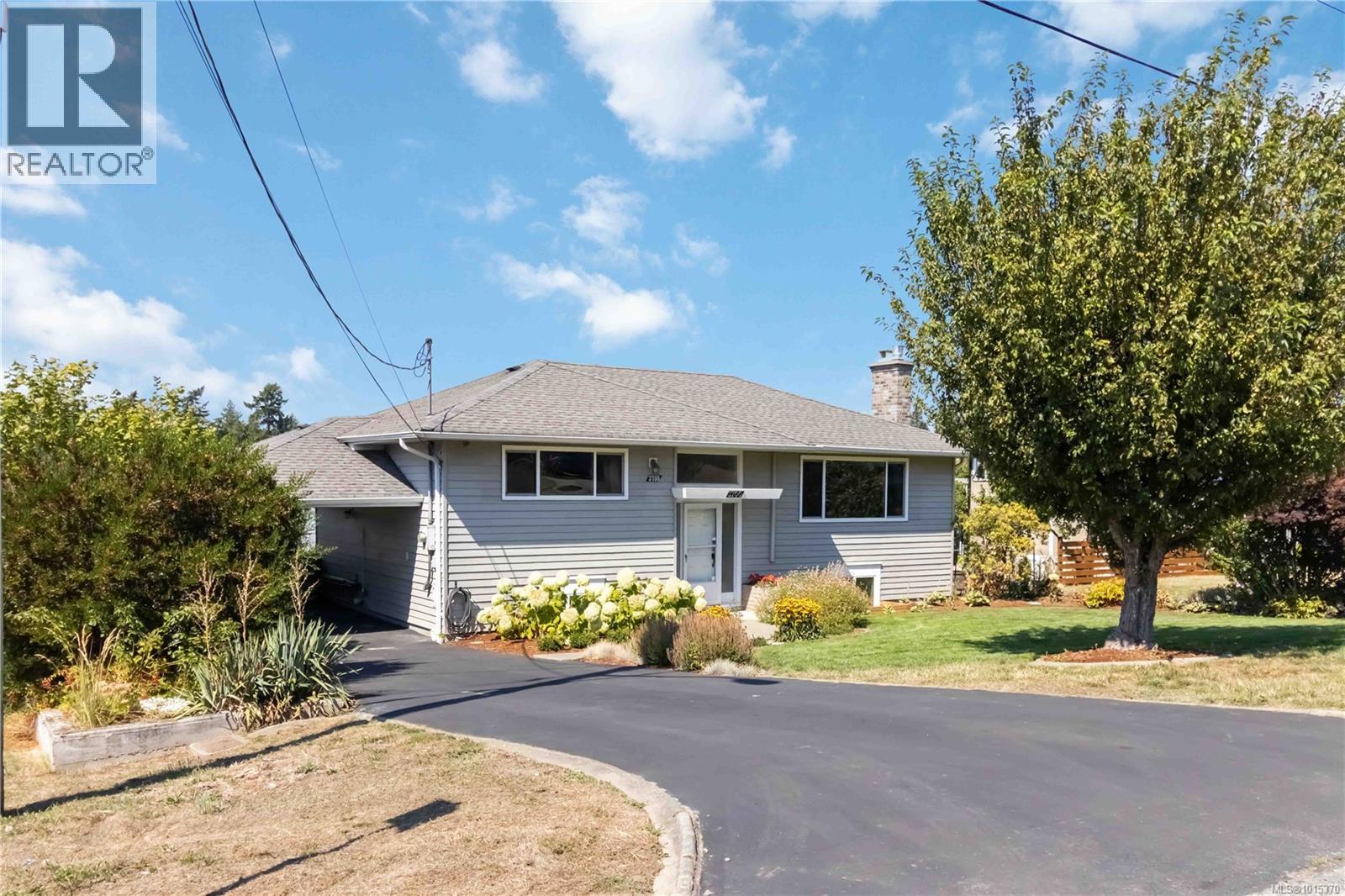  3700 Raymond Street South, Saanich