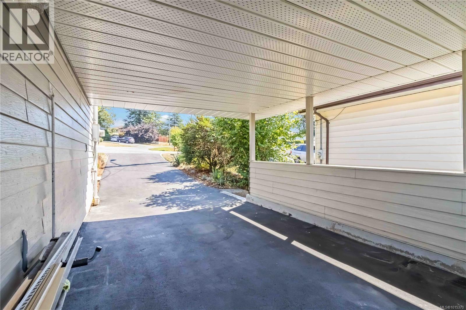  3700 Raymond Street South, Saanich