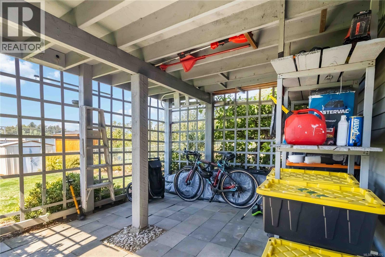  3700 Raymond Street South, Saanich
