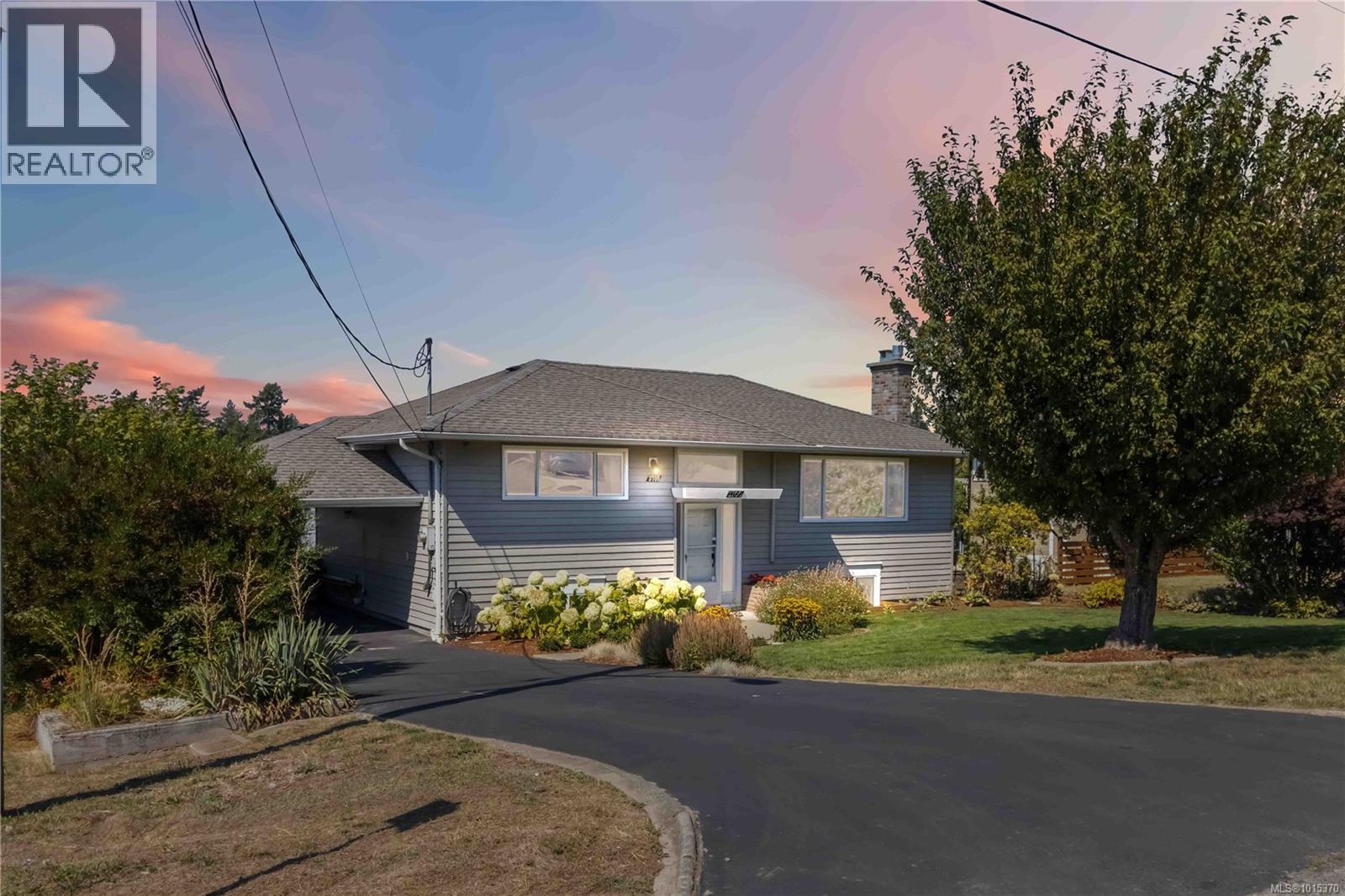  3700 Raymond Street South, Saanich