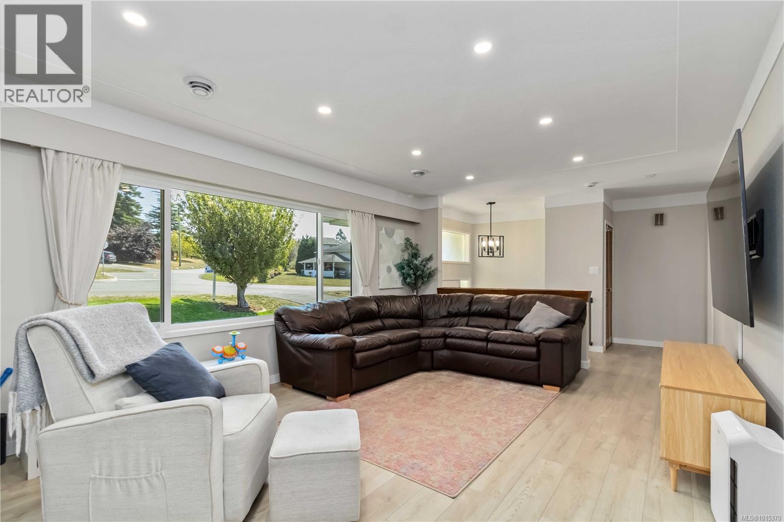  3700 Raymond Street South, Saanich