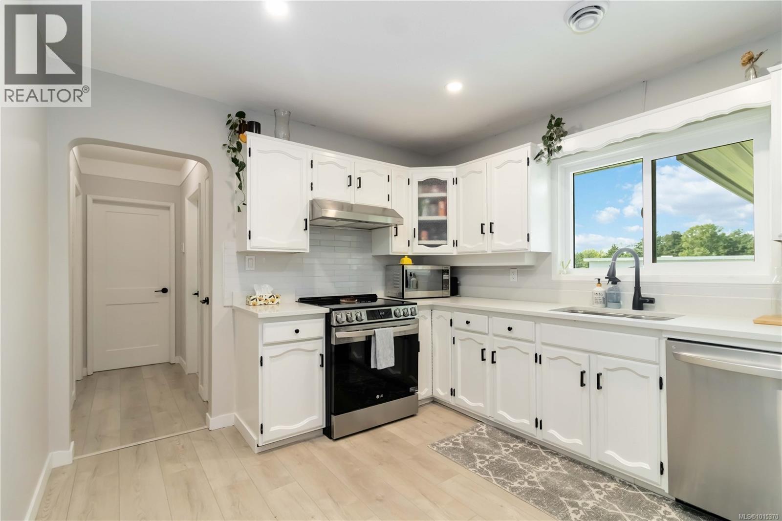  3700 Raymond Street South, Saanich