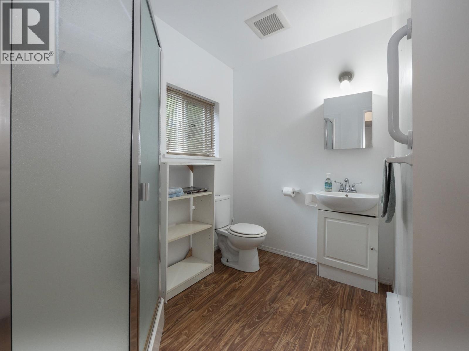 327 HEADLANDS ROAD, Gibsons