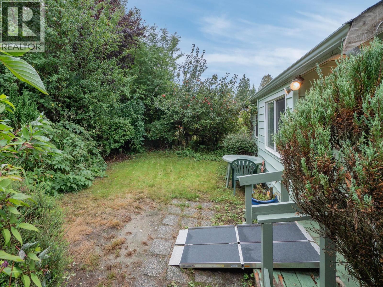 327 HEADLANDS ROAD, Gibsons