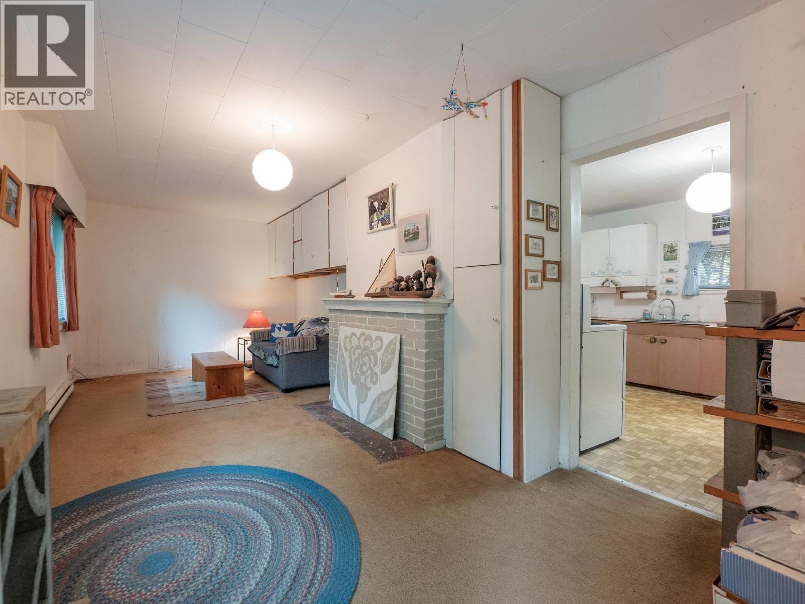 327 HEADLANDS ROAD, Gibsons