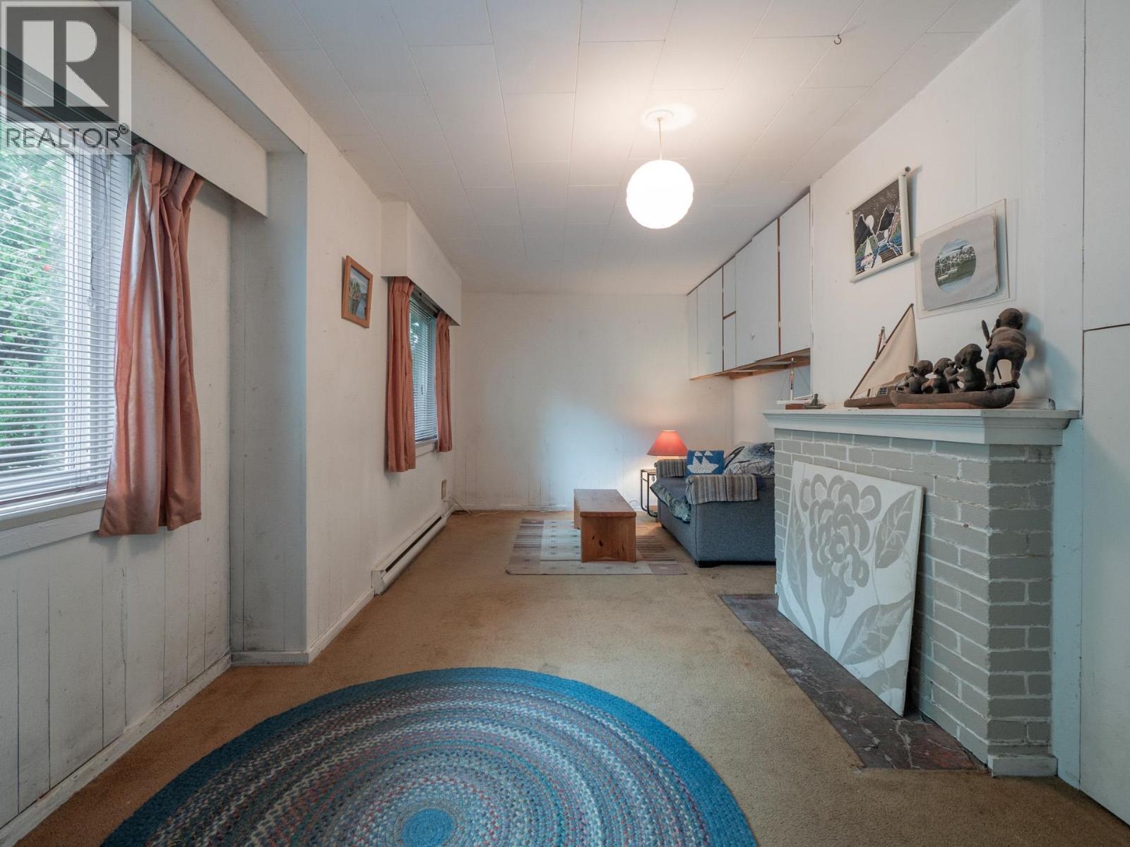 327 HEADLANDS ROAD, Gibsons