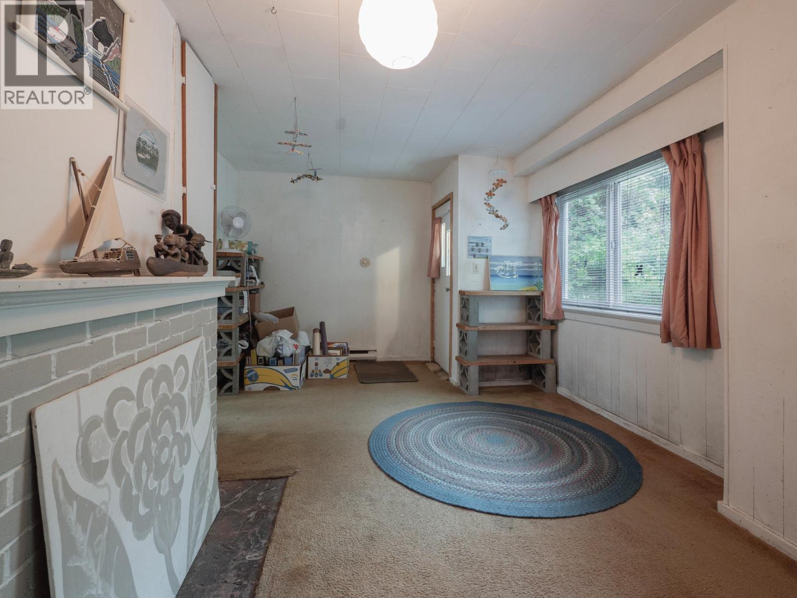 327 HEADLANDS ROAD, Gibsons