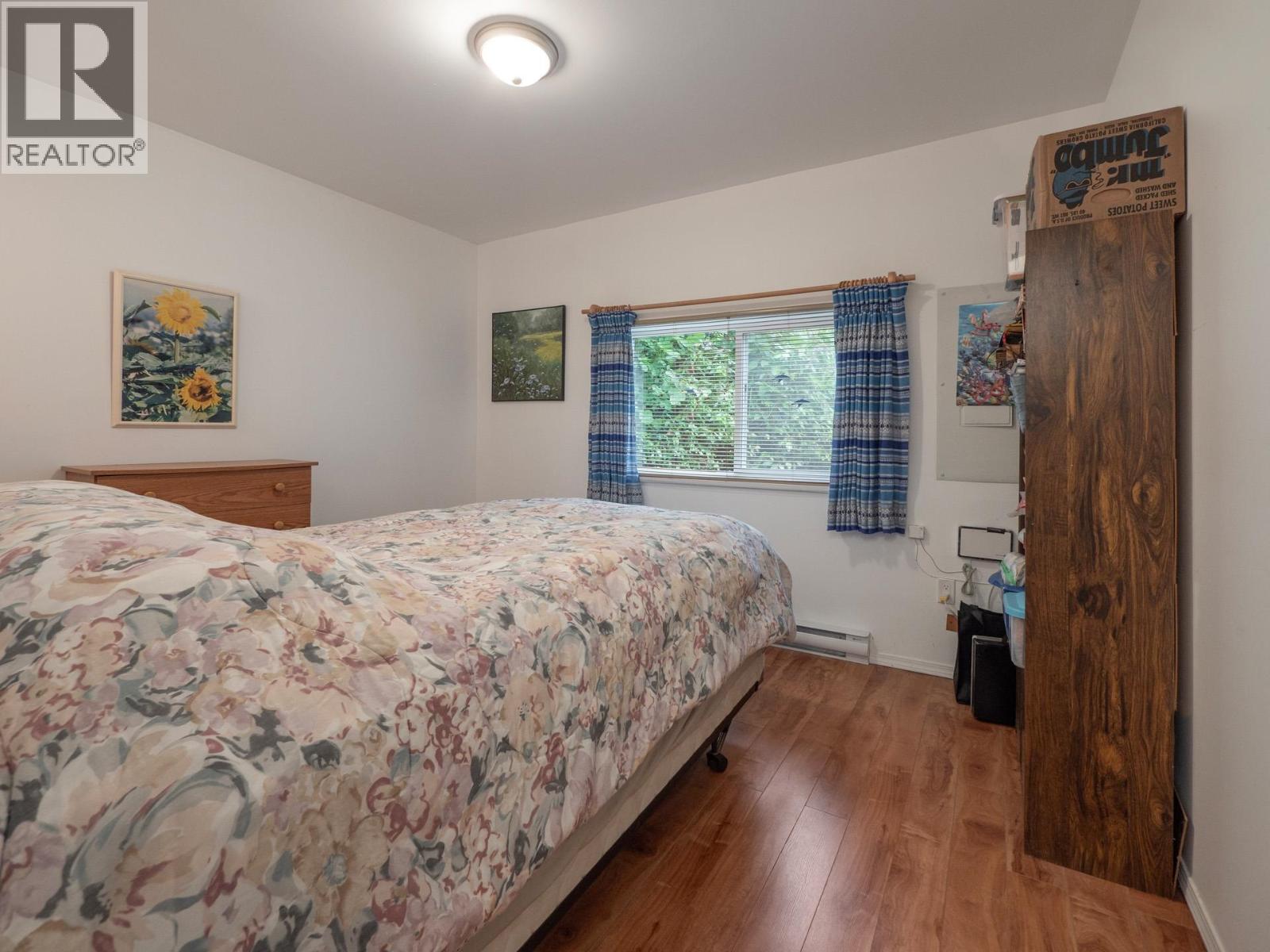 327 HEADLANDS ROAD, Gibsons