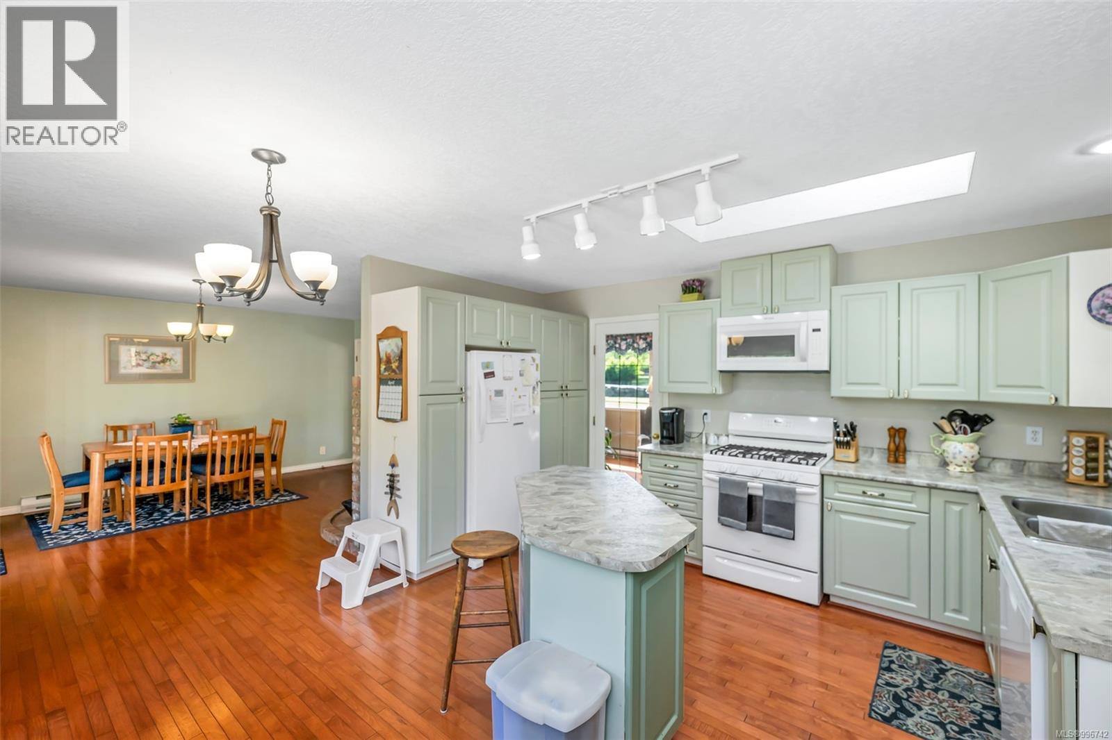 4759 Yellow Point Rd, Ladysmith