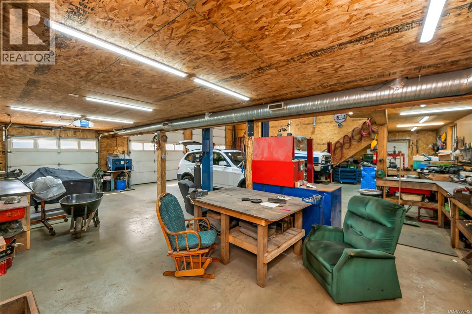 4759 Yellow Point Rd, Ladysmith