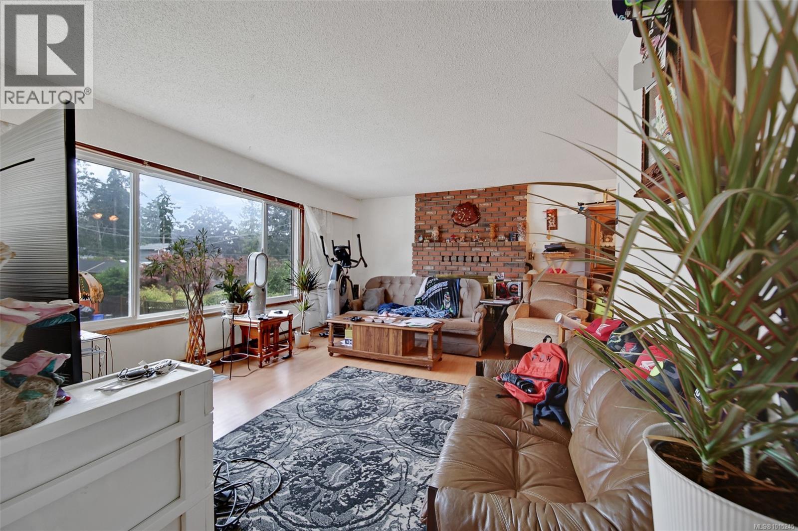 5886 Broadway Rd, Nanaimo