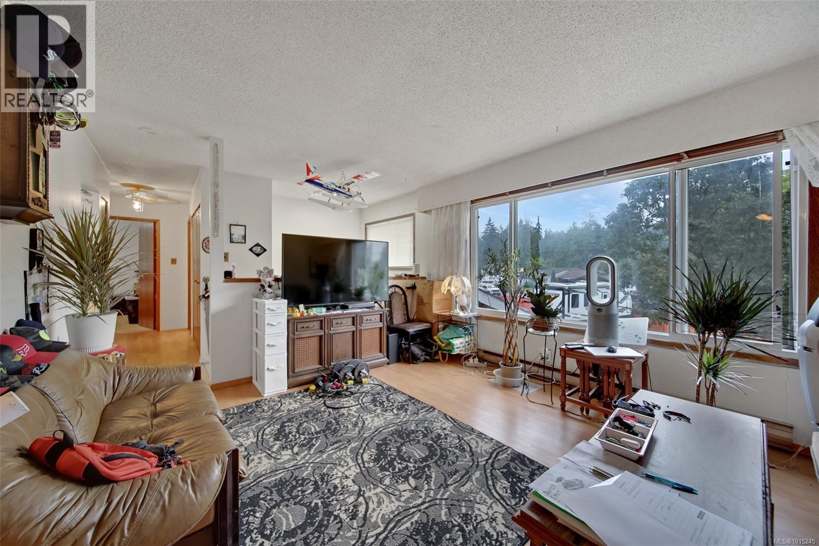 5886 Broadway Rd, Nanaimo