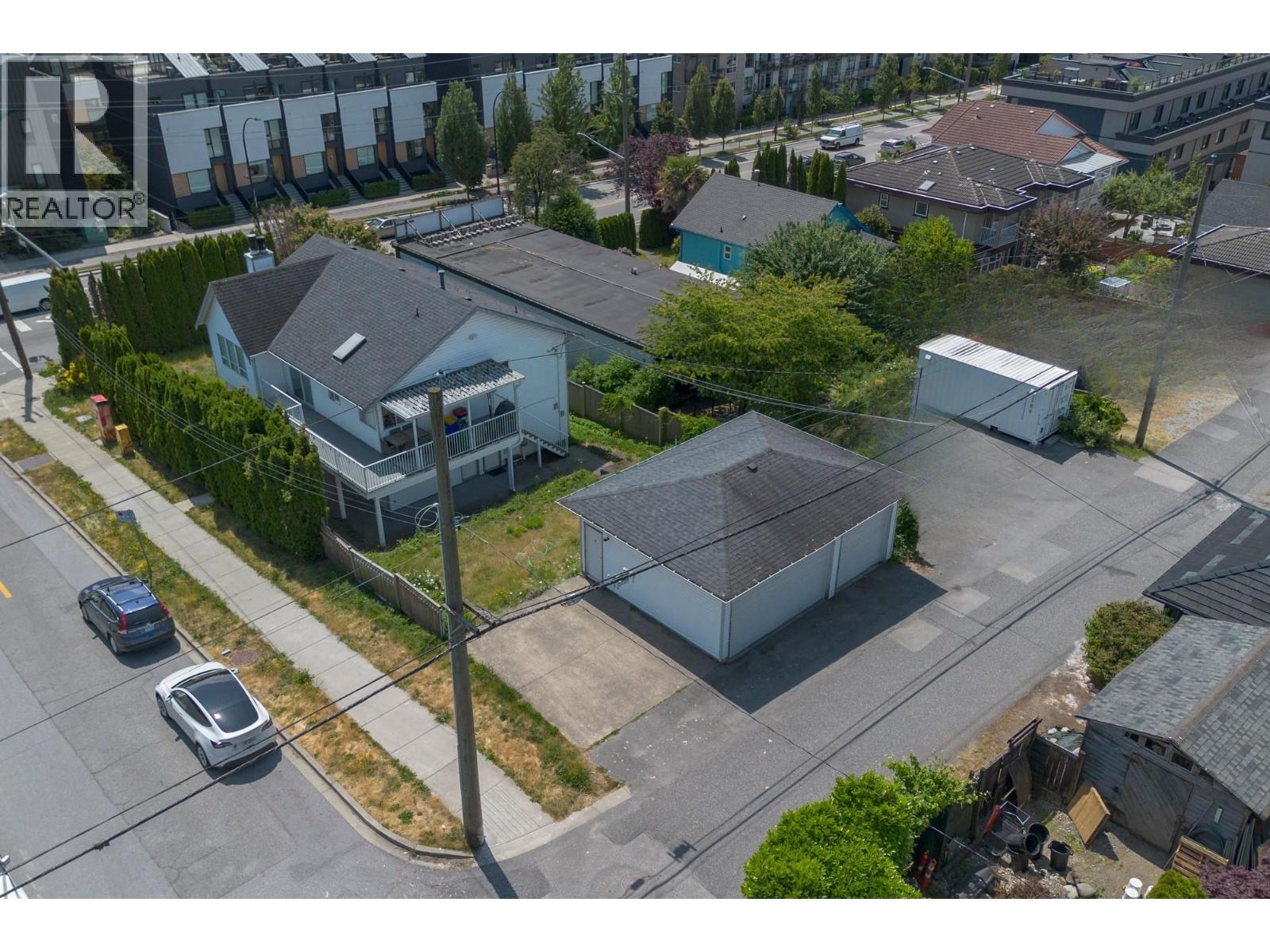 658 E 3RD STREET, North Vancouver