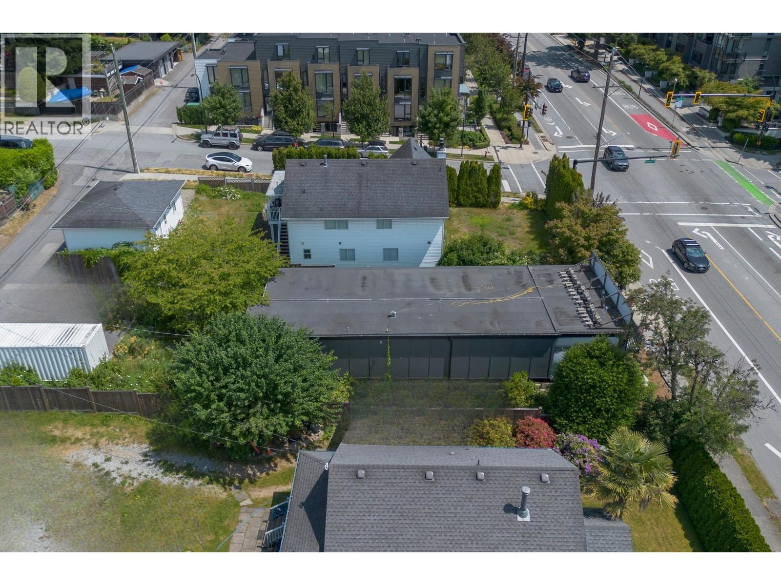 658 E 3RD STREET, North Vancouver