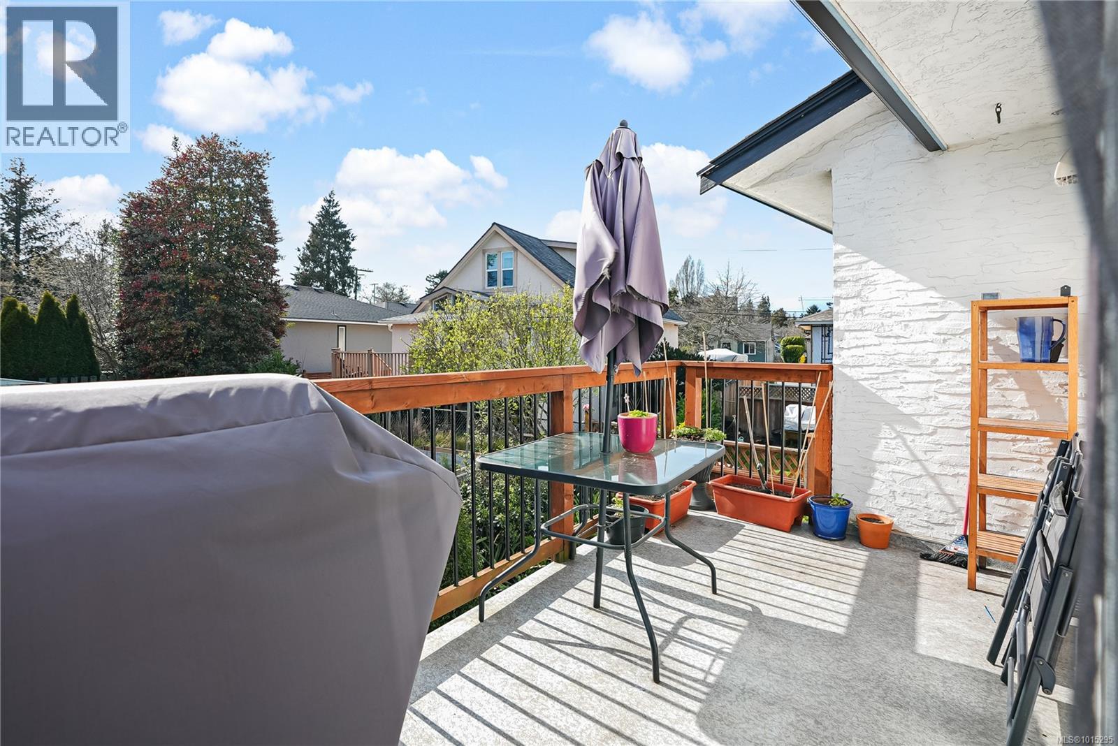1426 Westall Ave, Victoria