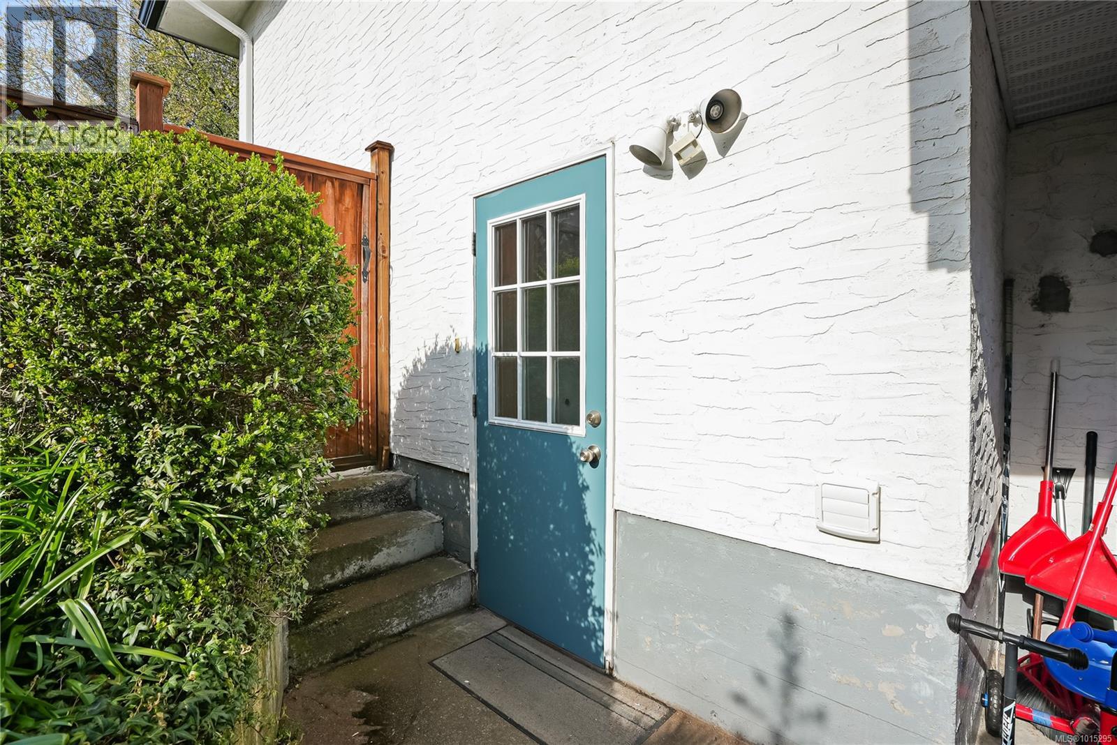 1426 Westall Ave, Victoria