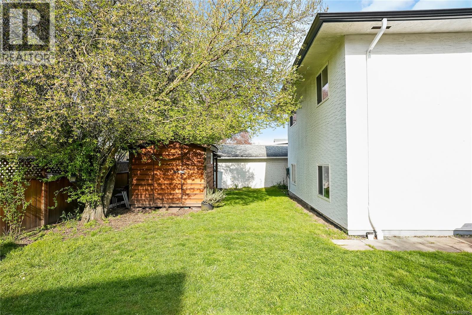 1426 Westall Ave, Victoria