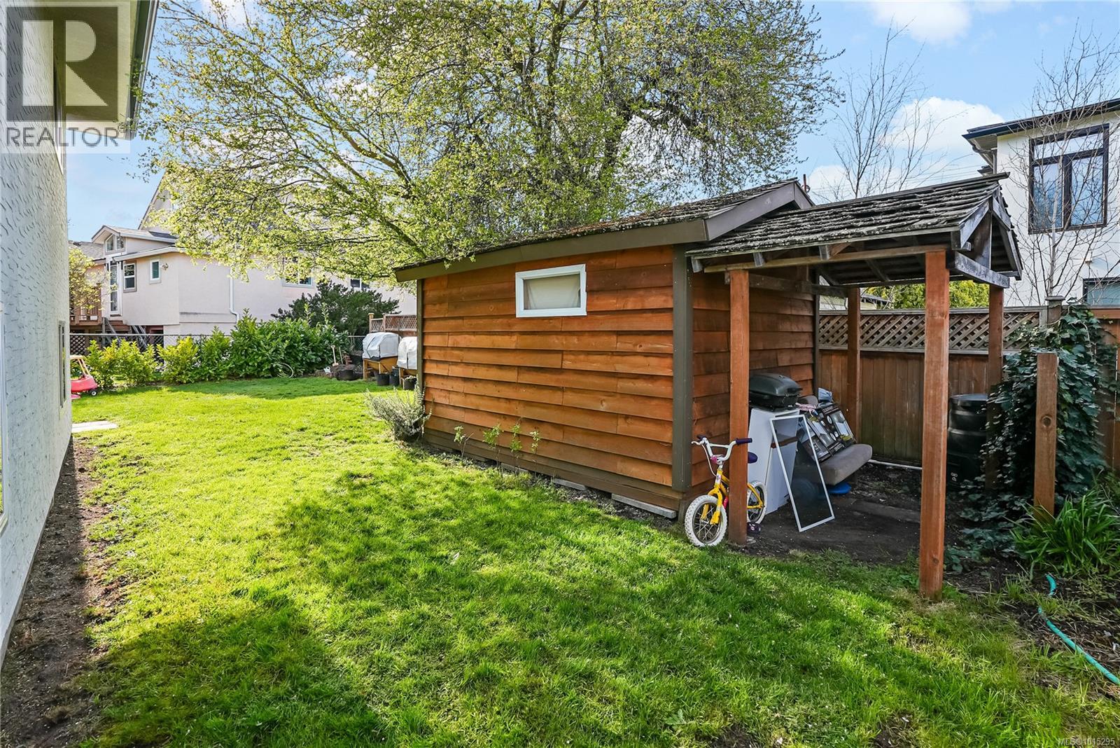 1426 Westall Ave, Victoria