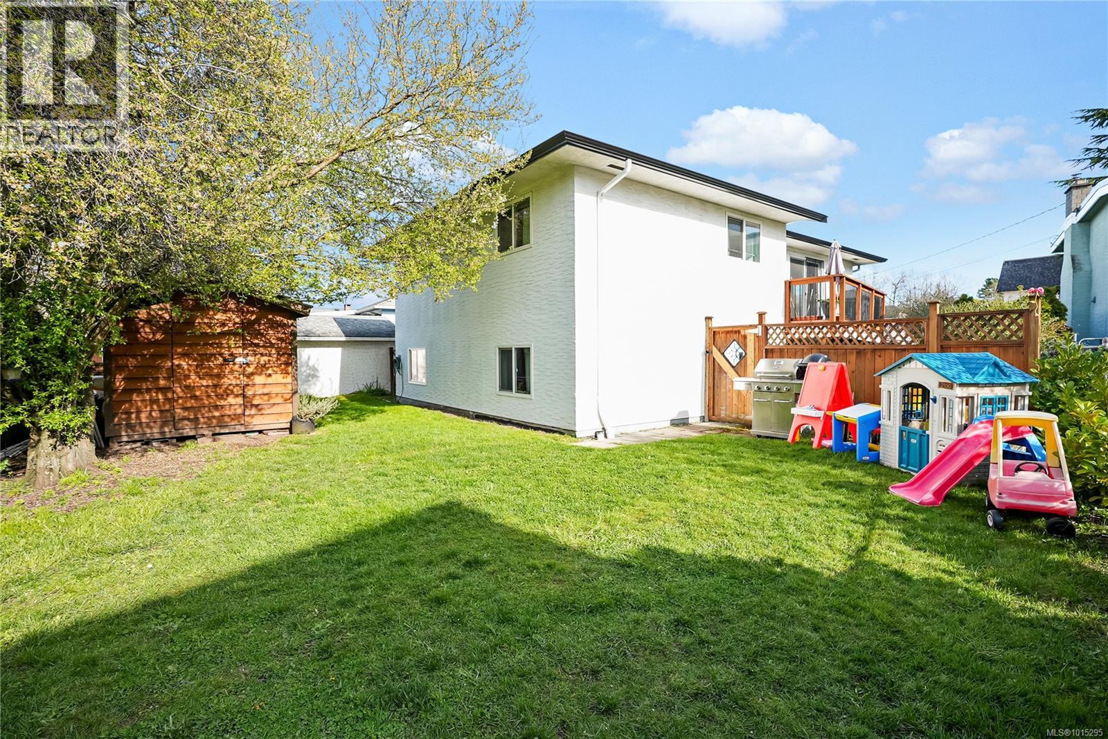 1426 Westall Ave, Victoria