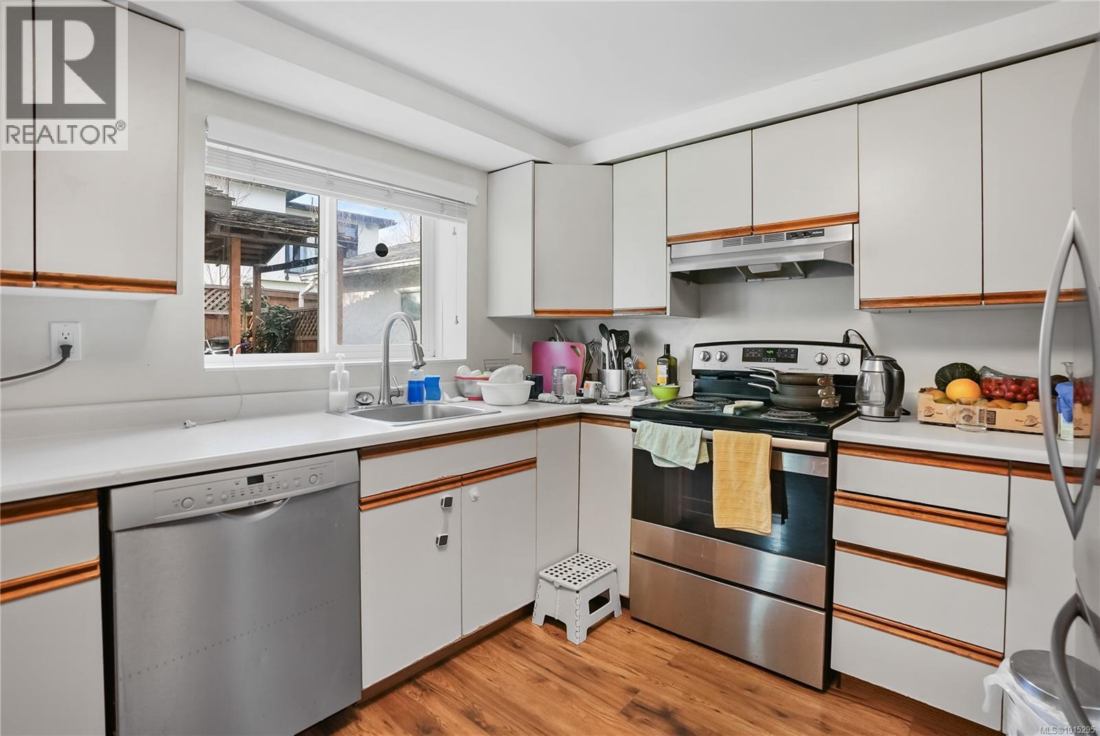 1426 Westall Ave, Victoria