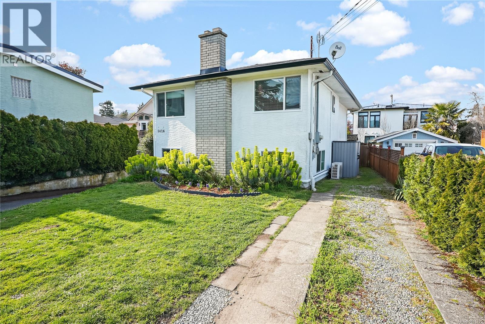 1426 Westall Ave, Victoria