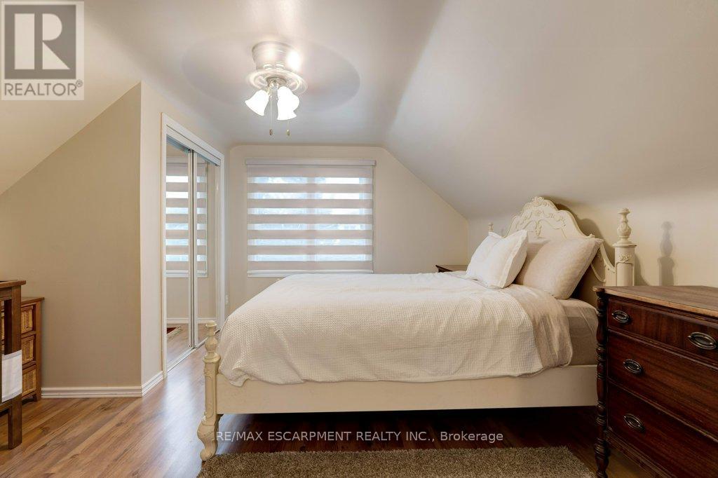 Single Family House for Sale in  MONTROSE AVENUE Hamilton (Rosedale) 